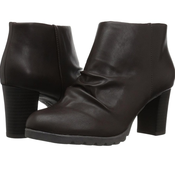 Easy Street Women's Breena Ankle Bootie - Picture 1 of 16
